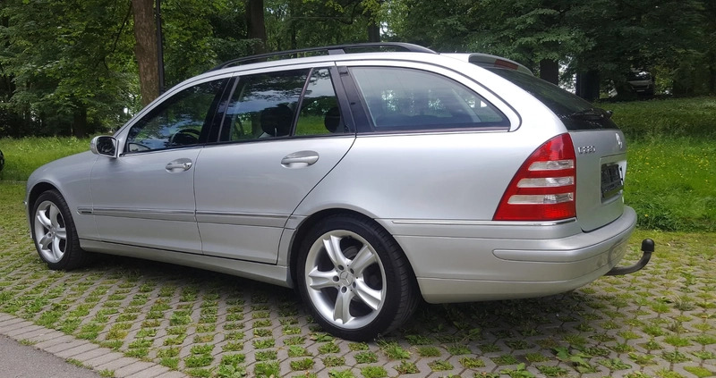 Mercedes-Benz Klasa C cena 12800 przebieg: 311000, rok produkcji 2005 z Kłodzko małe 562